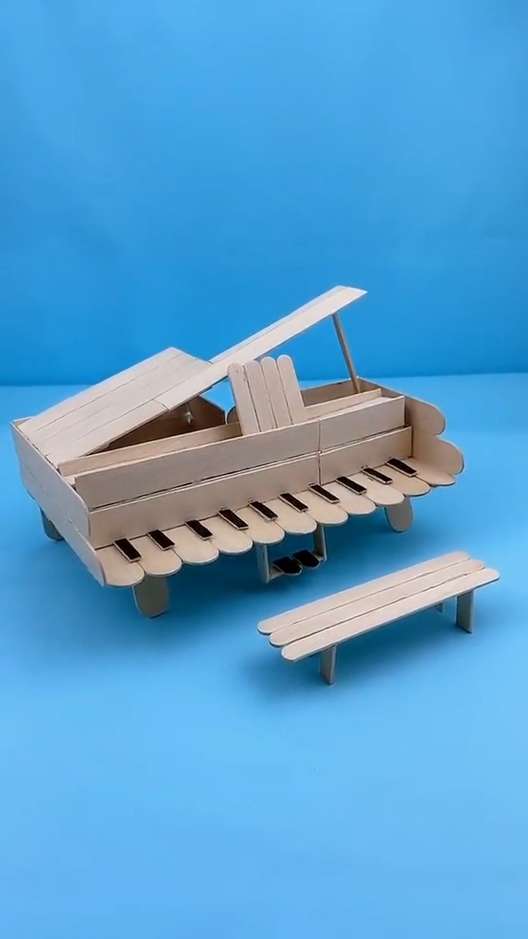 如何利用雪糕棍做钢琴装饰品