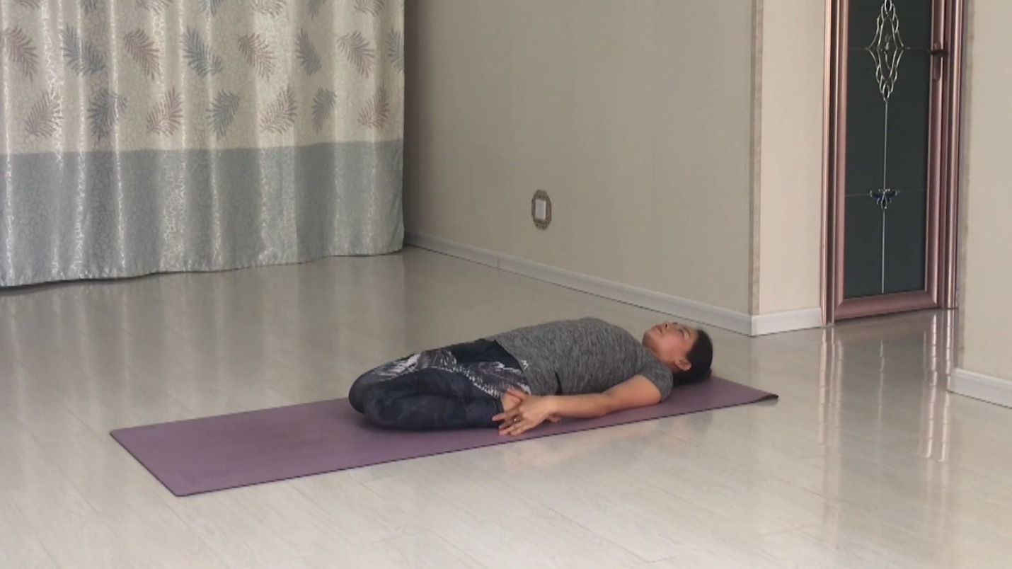 瑜伽体式卧英雄式怎么做?