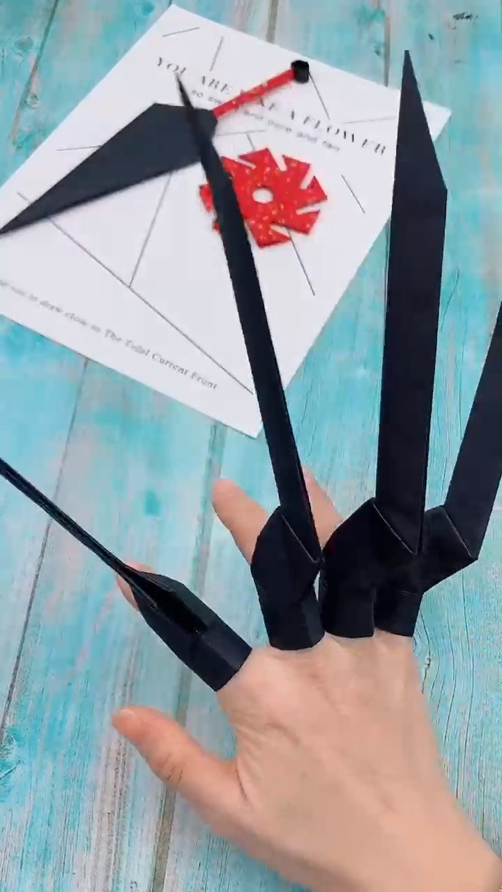 如何用折纸做金钢爪?