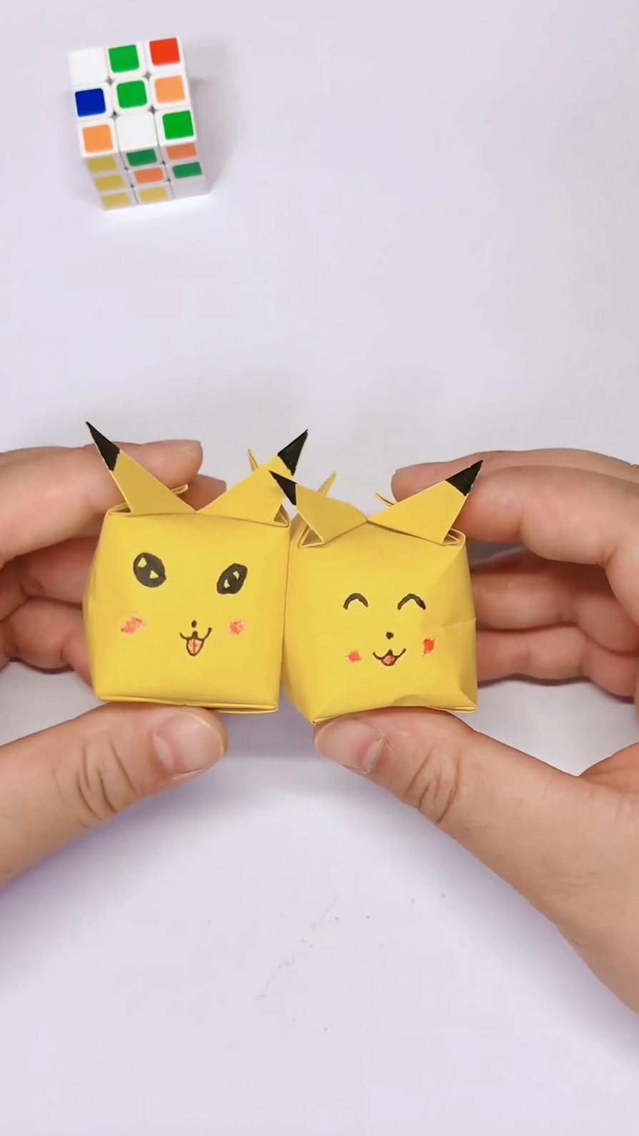怎样用纸折皮卡丘气球?
