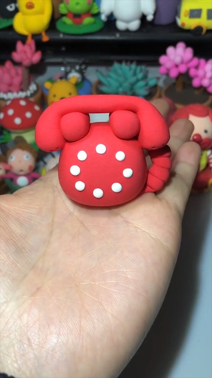 彩泥手工电话机作品介绍(彩泥电话机制作)