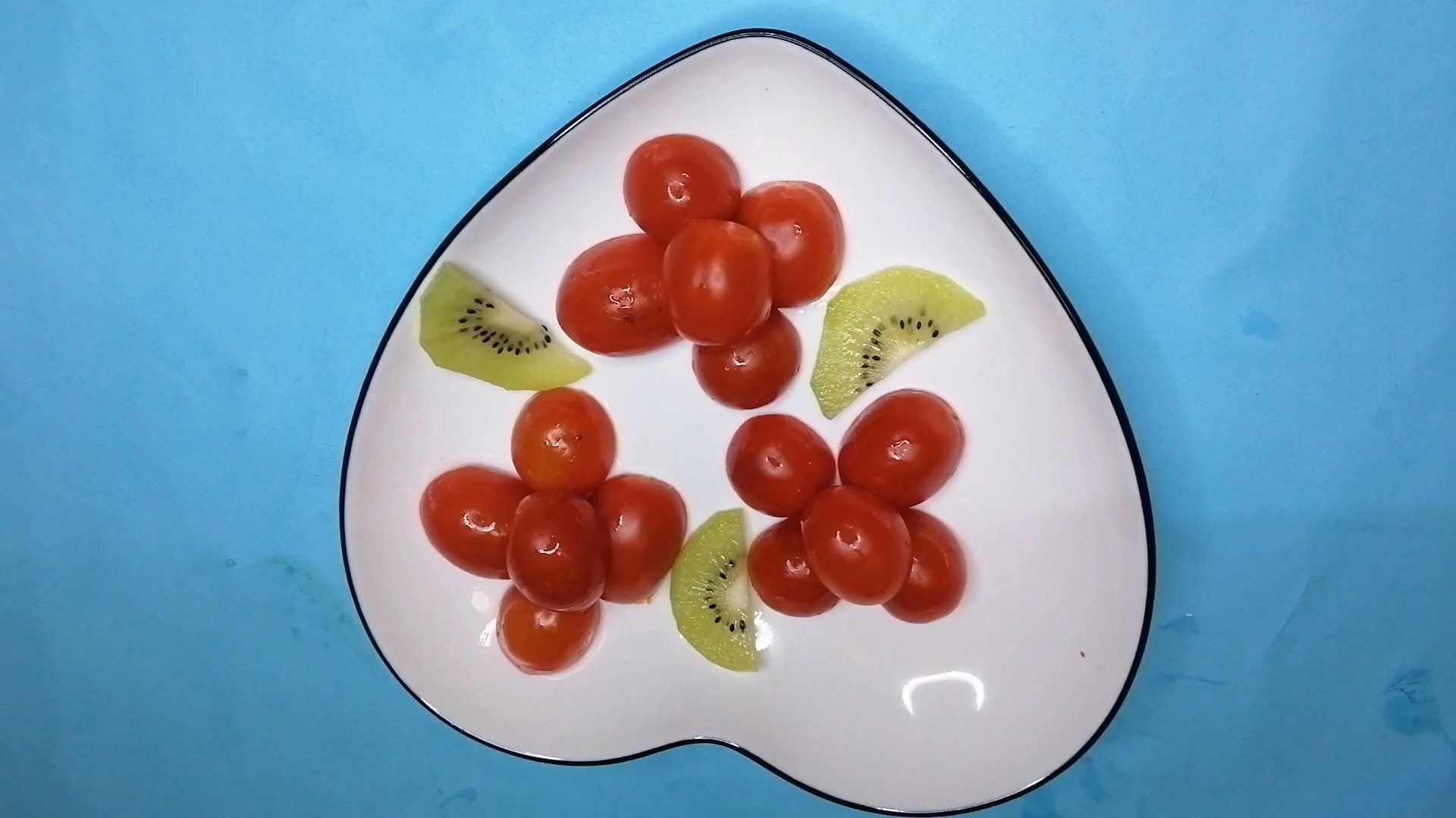 如何制作简易家用水果拼盘