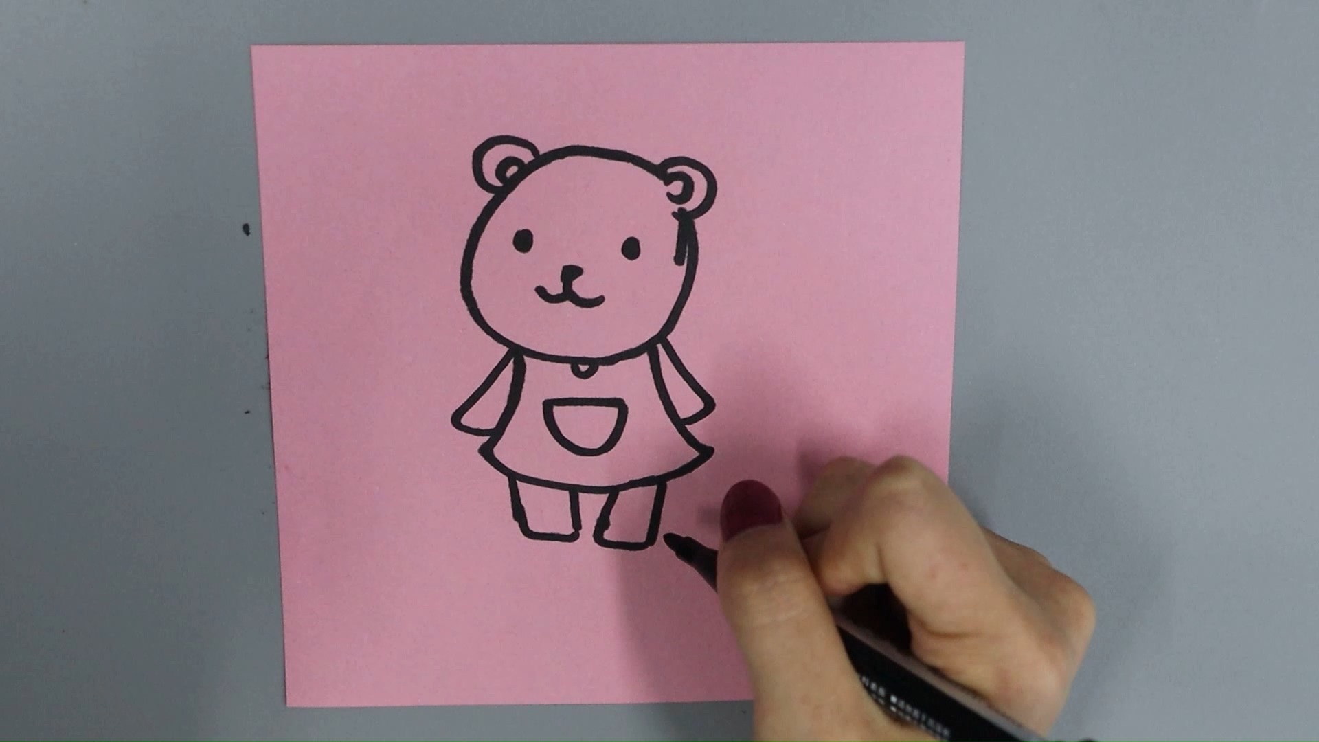 穿裙子的小熊的简笔画如何画?