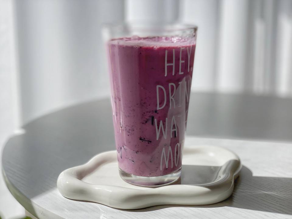 桑葚冰奶茶的做法