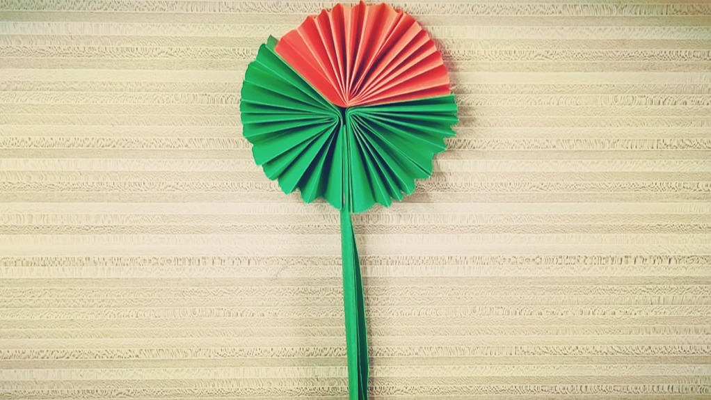 伸缩扇子怎么折?