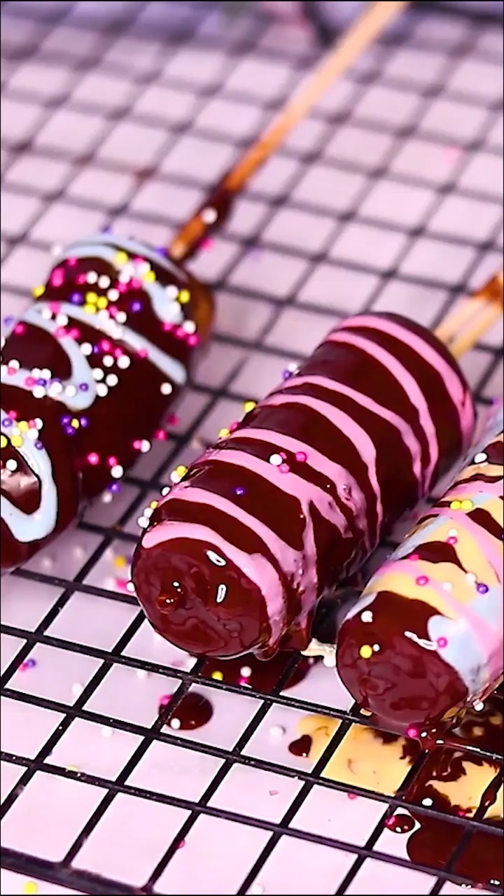 如何做脆皮巧克力香蕉棒冰