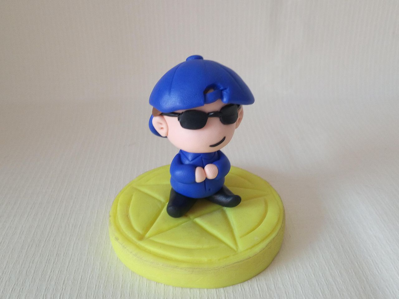 酷酷的小帅哥粘土快速制作方法