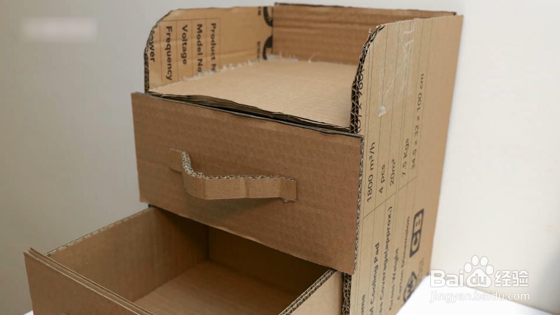 纸箱还能做成收纳柜,物品循环利用