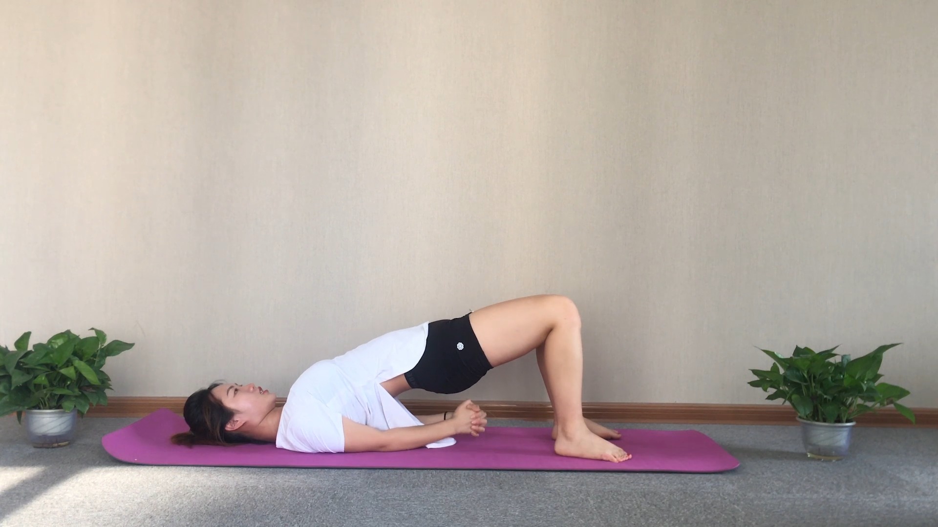 单腿桥式瑜伽体式怎么做?