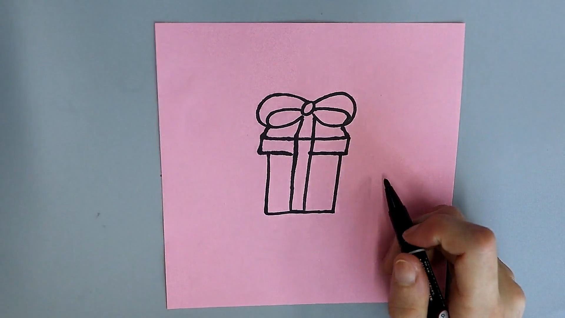 礼盒的简笔画如何画?