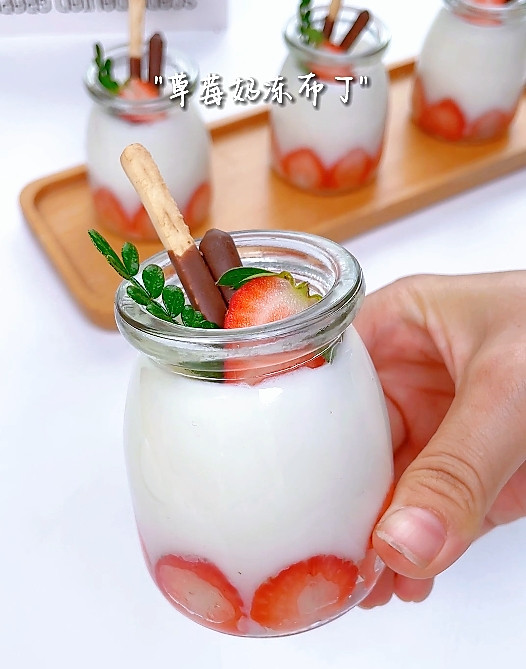 草莓奶冻布丁怎么做