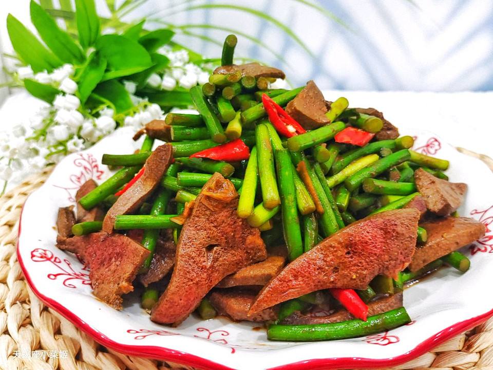 蒜苔炒猪肝怎么做