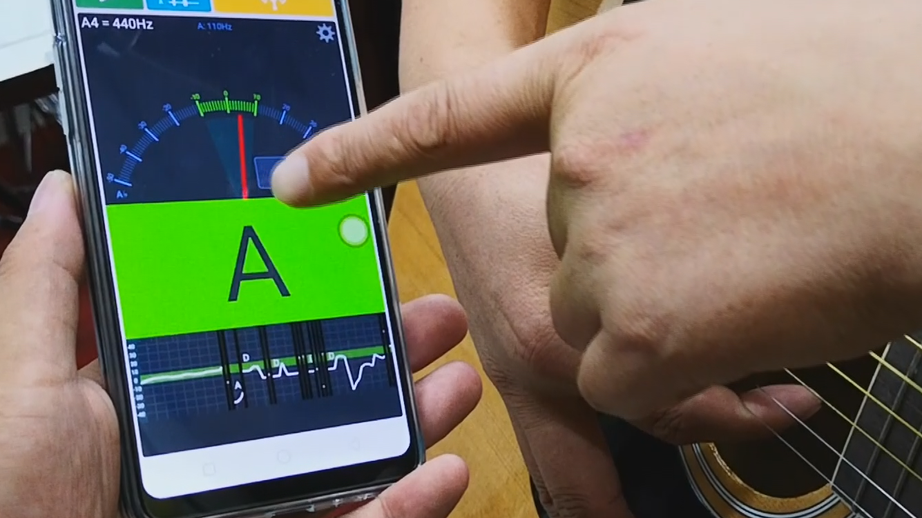 吉他调音器的使用方法