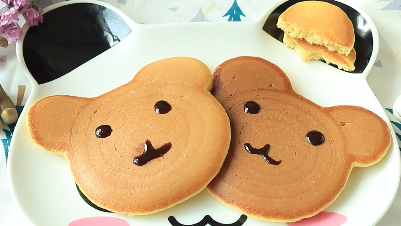 周末给宝宝做个萌趣早餐: 小熊松饼