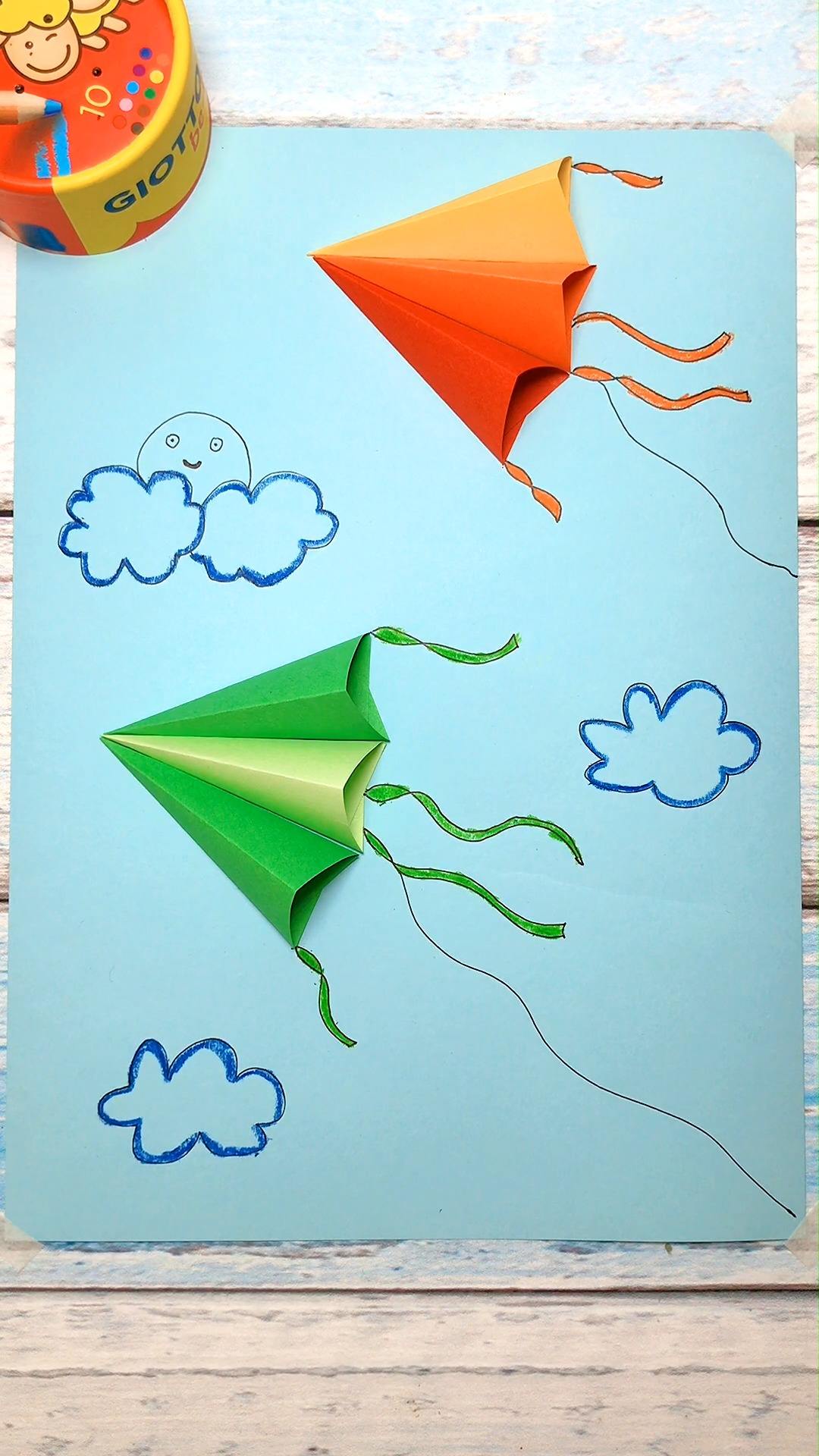 如何用彩纸做一个风筝拼贴画?