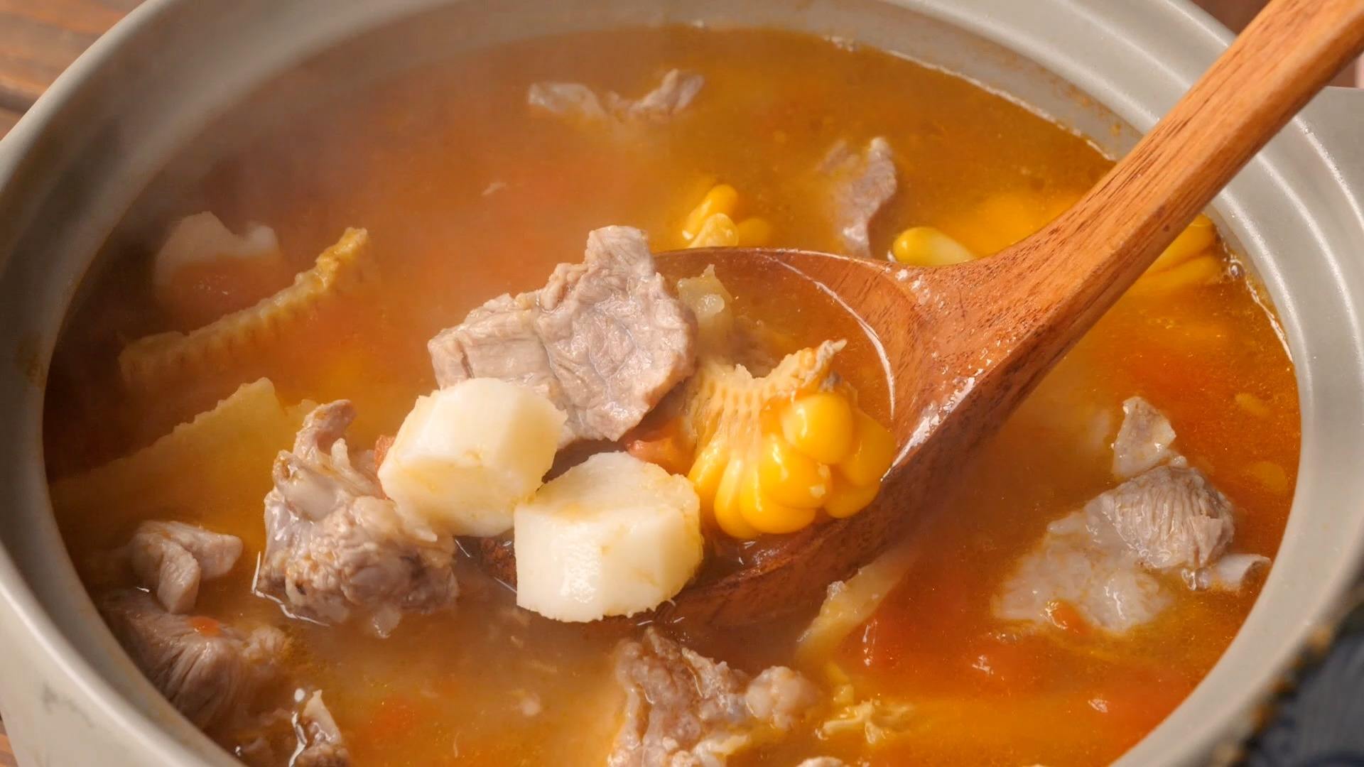 教你熬山药排骨玉米汤,汤浓味鲜,大家都爱喝