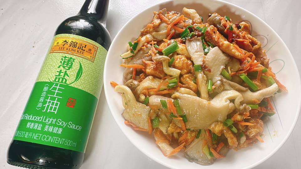 平菇炒肉片的做法