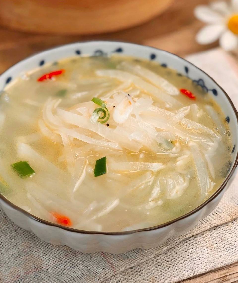 鲜白萝卜汤的做法