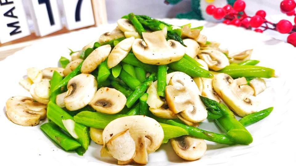 口蘑炒芦笋的做法