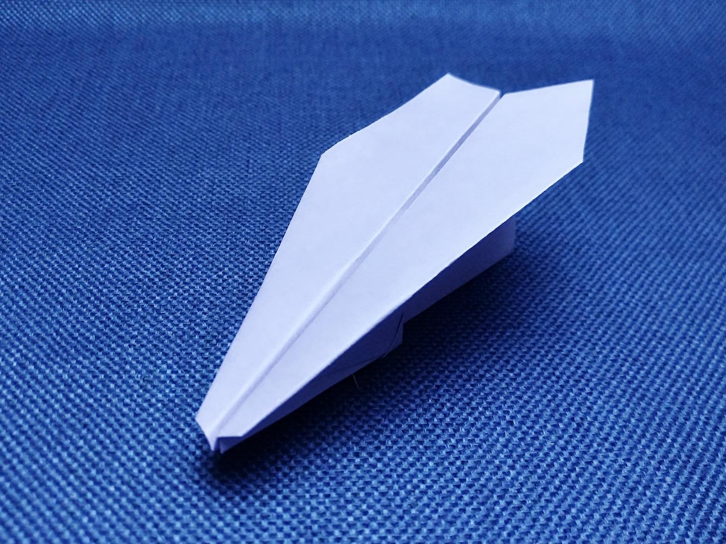折纸手控悬浮飞机图片