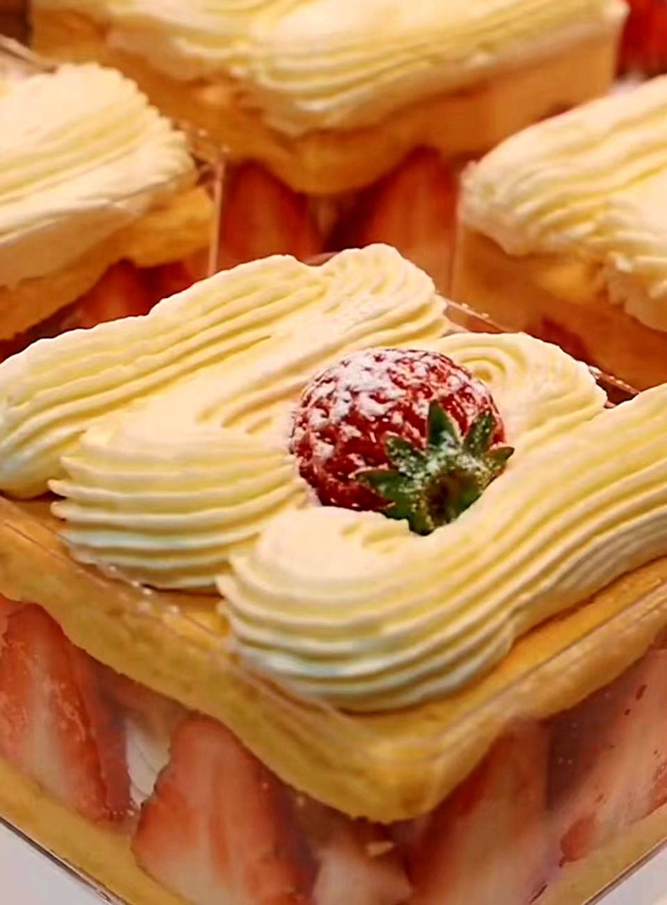 网红爆款草莓盒子蛋糕怎么做