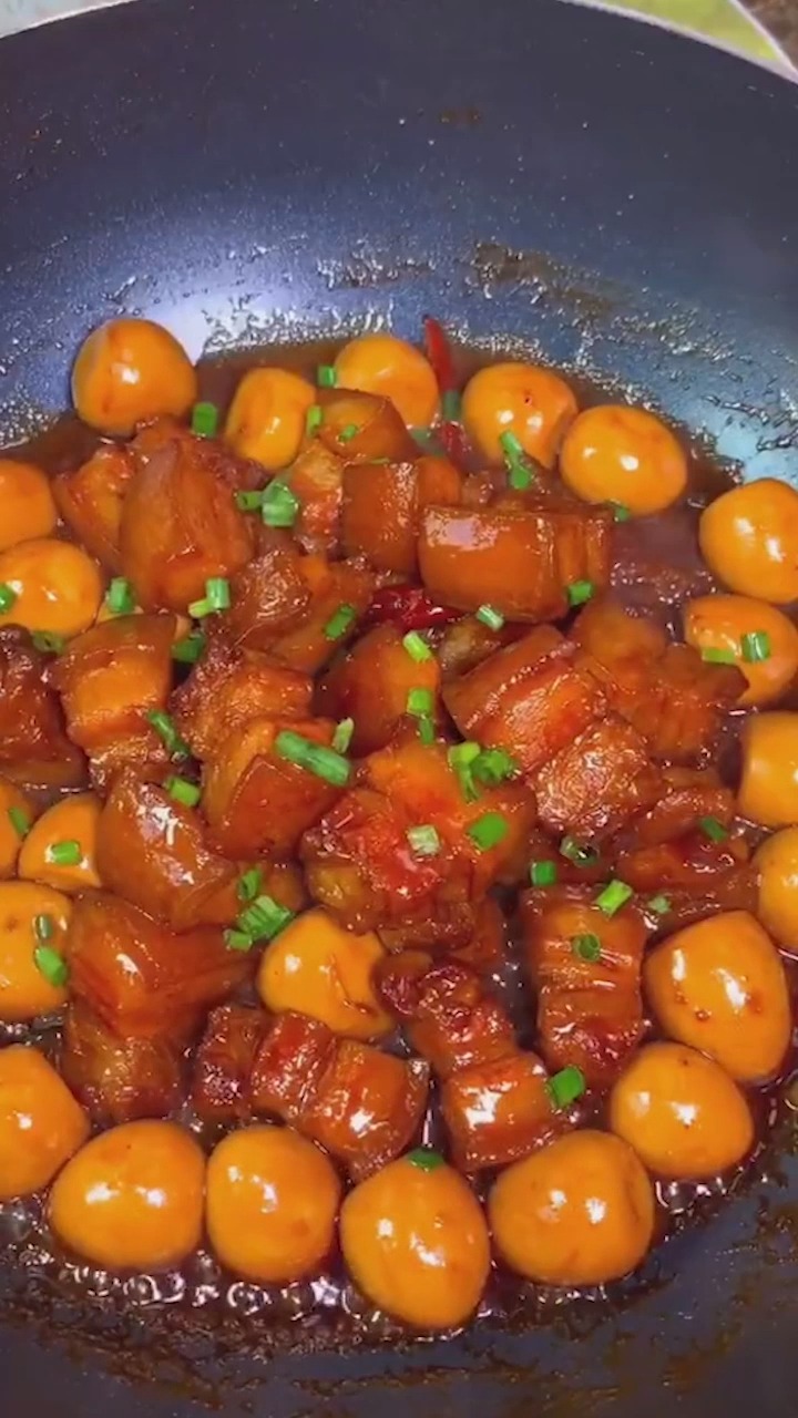 鹌鹑蛋焖五花肉怎么做