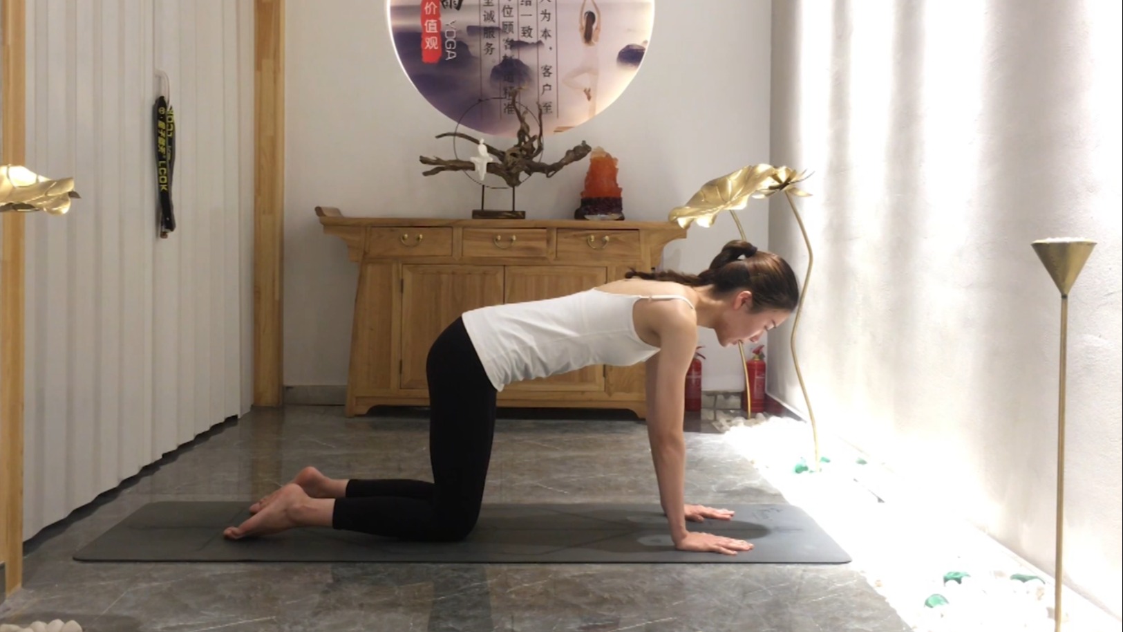 瑜伽体式四脚板凳式怎么做?