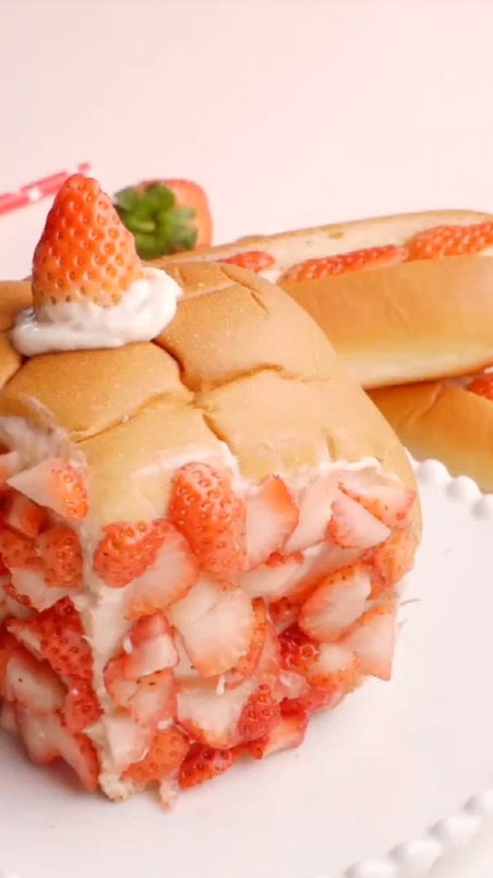 草莓乳酪包怎么做