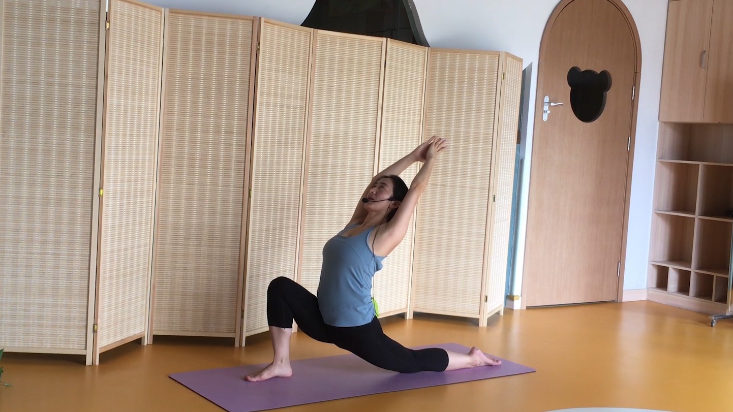 瑜伽体式骑马式怎么做?