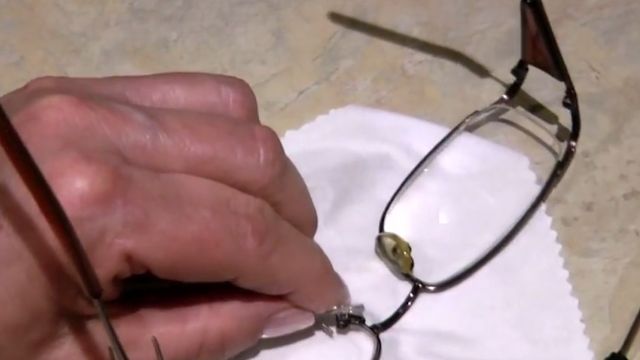 怎么样给自己换眼镜框，怎么样给自己换眼镜框视频