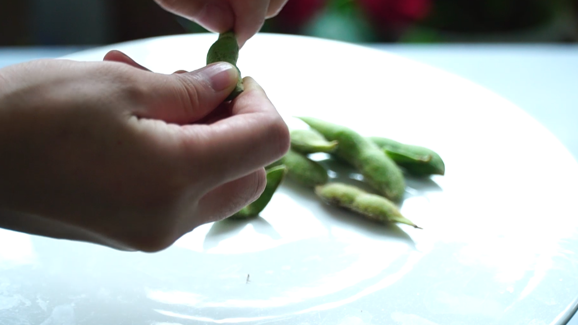 神奇的巧妙剥毛豆方法