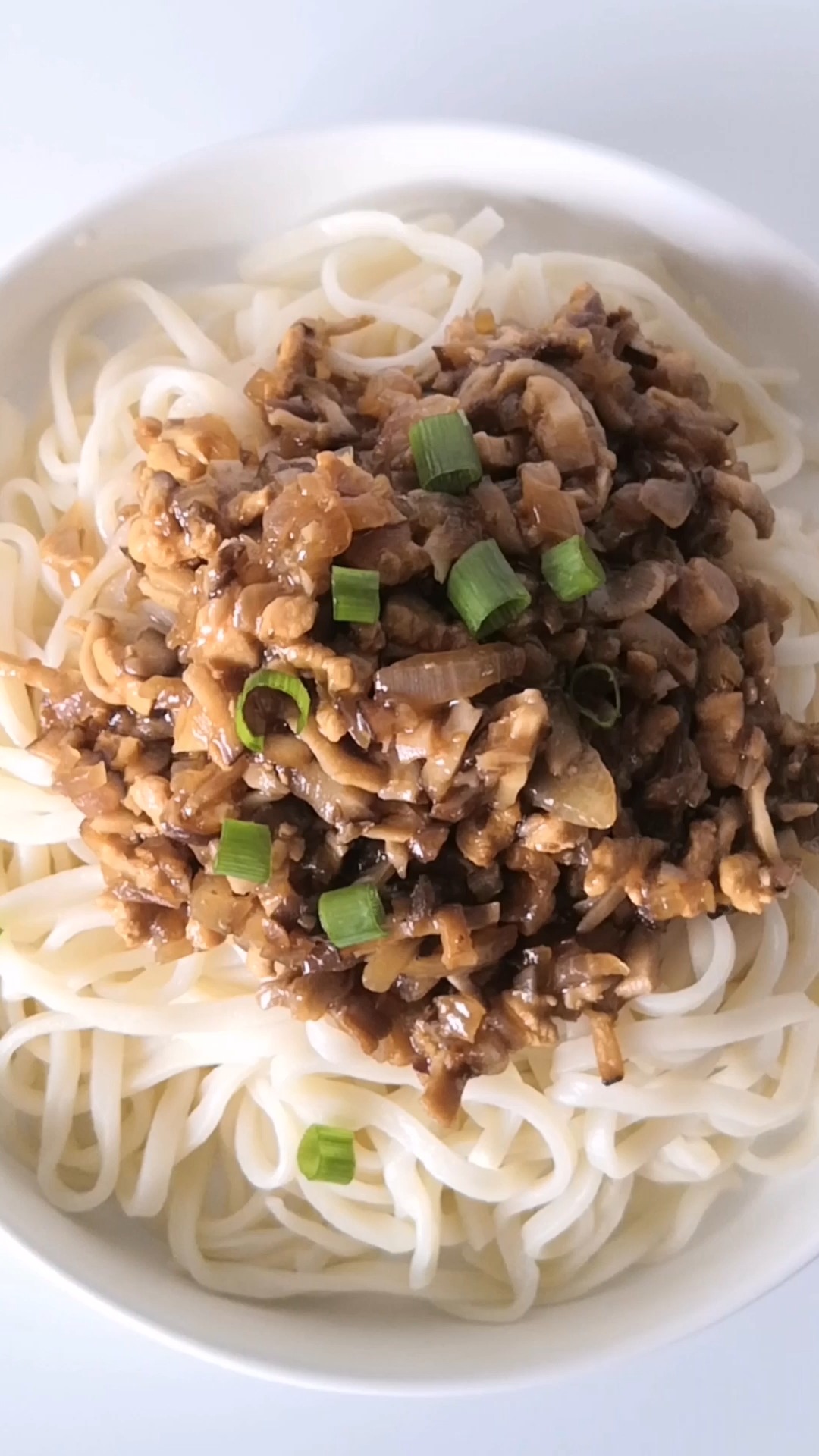 香菇鸡丁拌面怎么做?