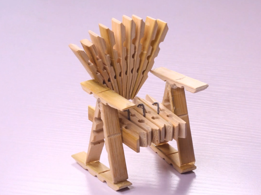 小木夹做椅子精巧的工艺品