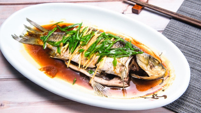 凉拌鲫鱼的做法