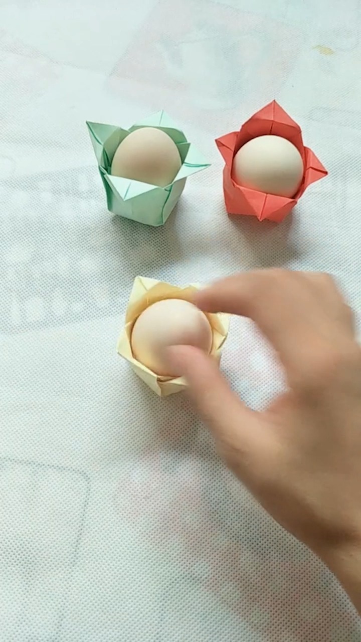 鸡蛋架折纸怎么做?