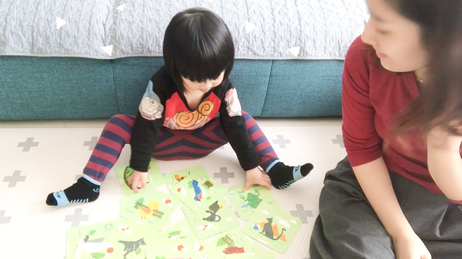 和小宝一起玩卡片的方法