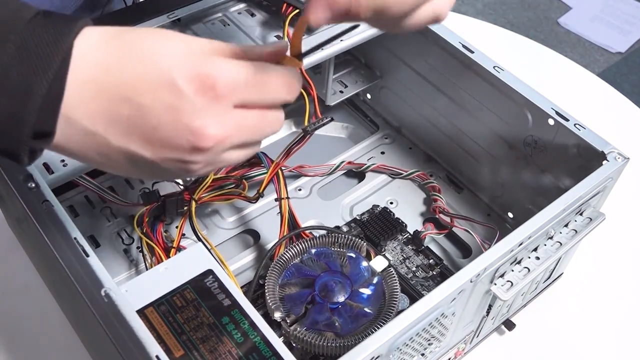 电脑硬盘怎么装