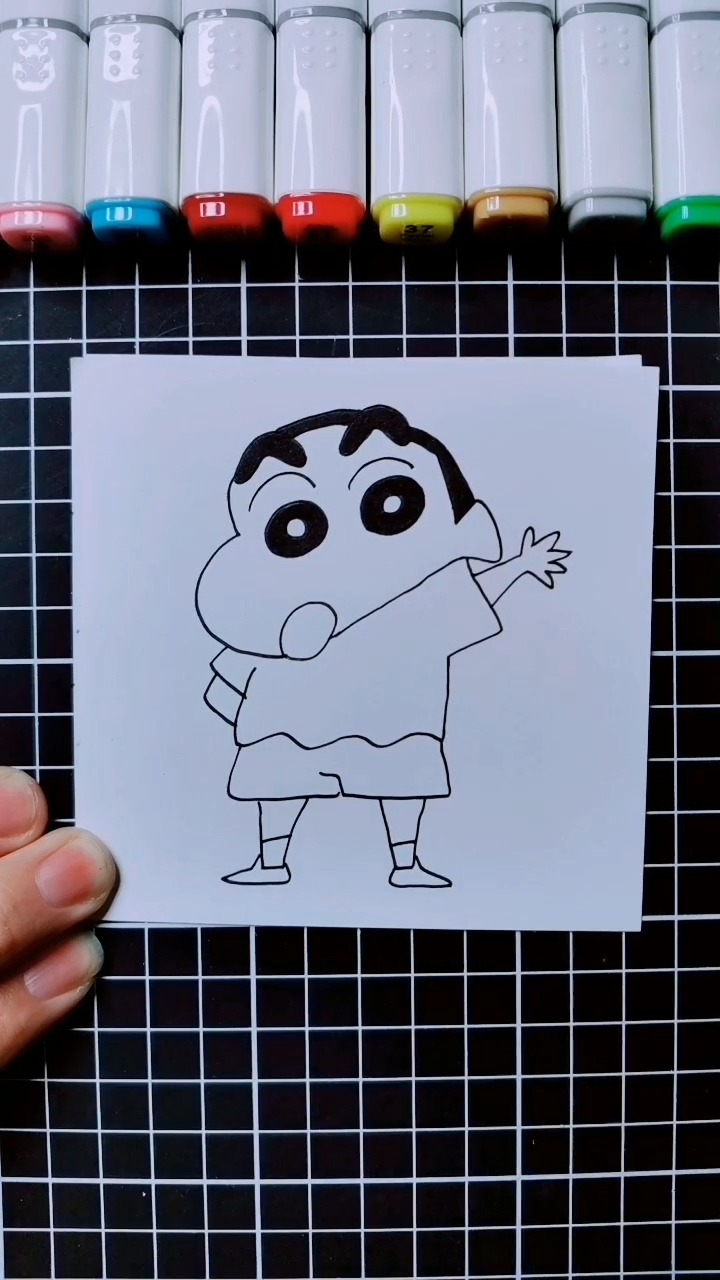 如何画可爱蜡笔小新?