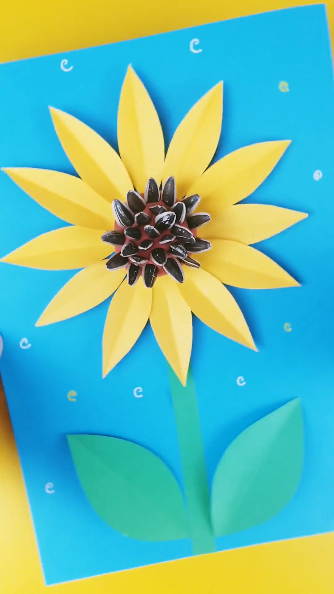 怎样用瓜子壳做向日葵拼贴画?