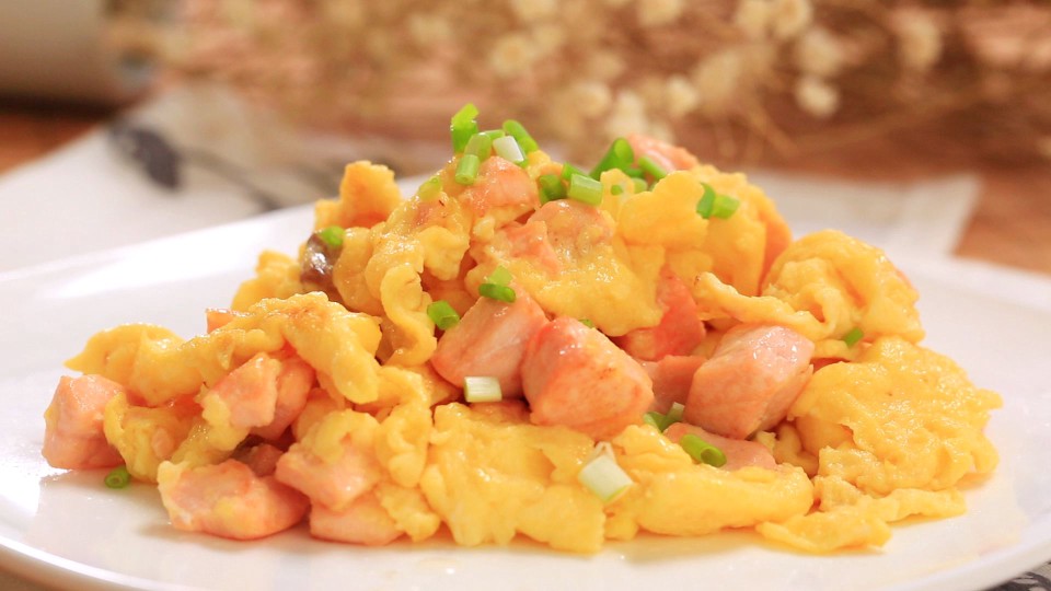 三文鱼滑蛋怎么做