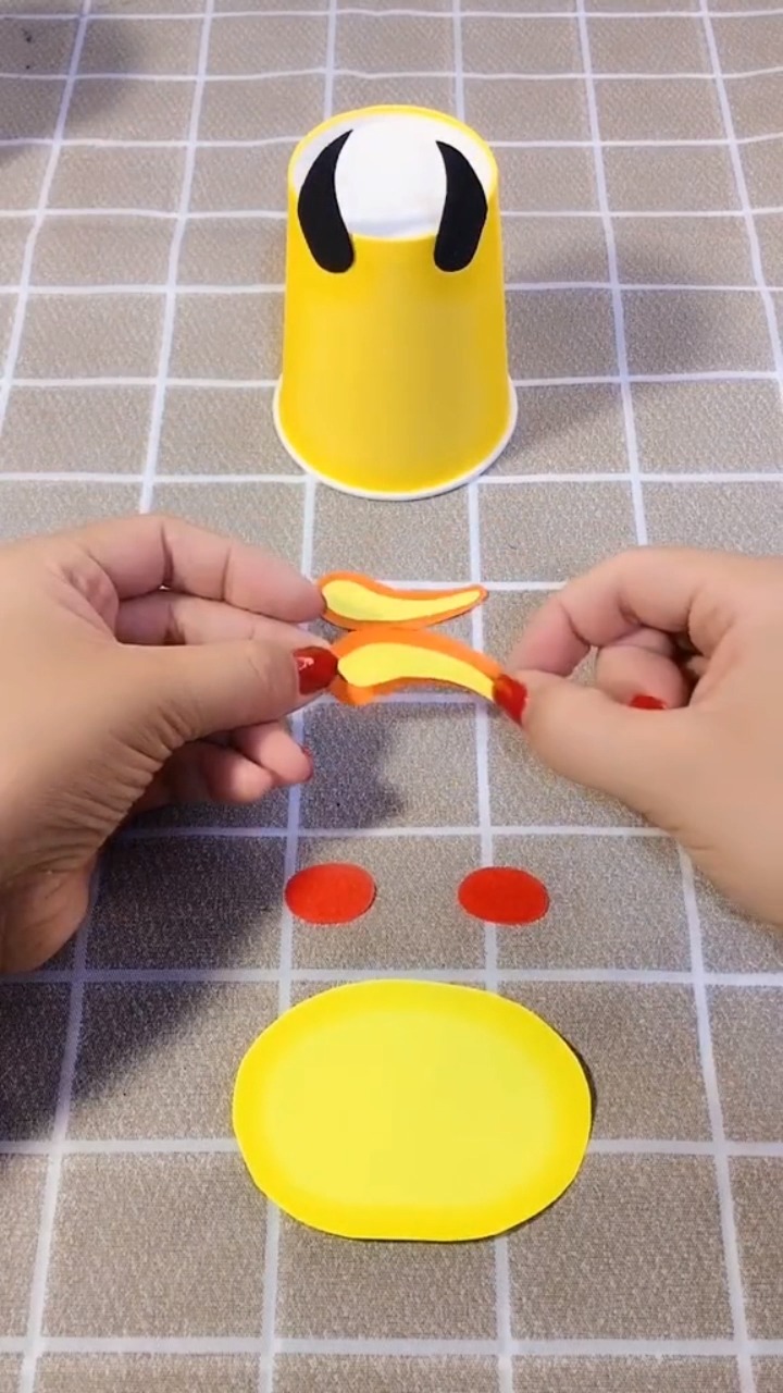 一次性纸杯怎么做牛头?