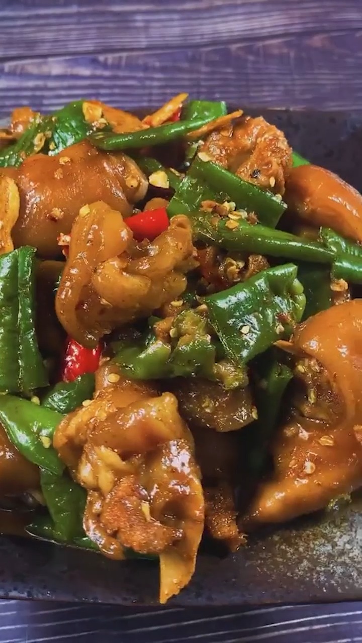 擂辣椒猪蹄怎么做?