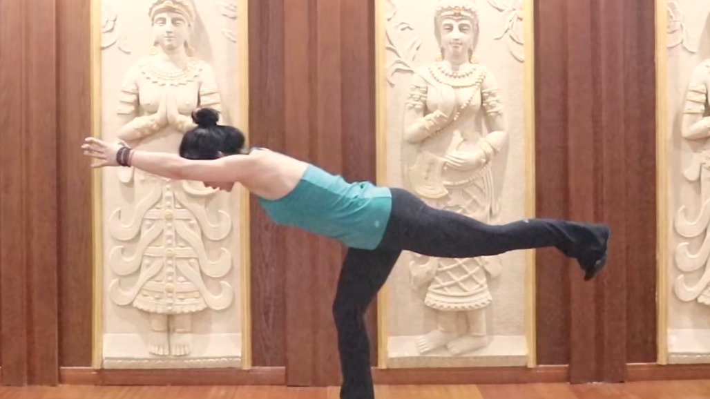 瑜伽站式三式怎样做