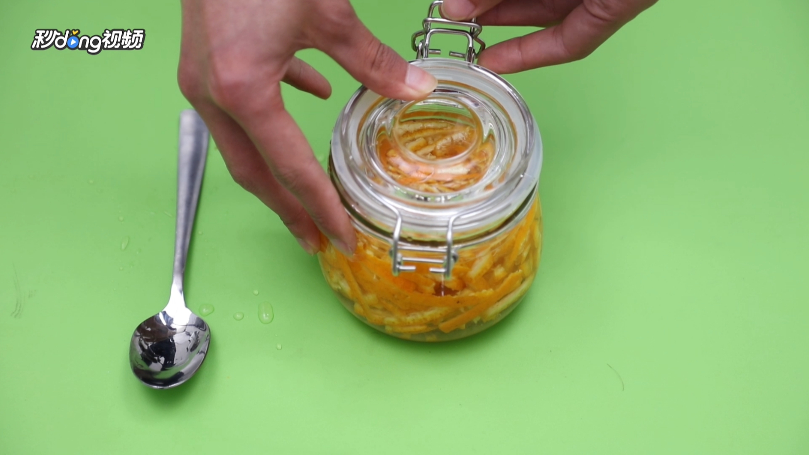 如何用桔子皮制作不伤手又安全的洗洁精